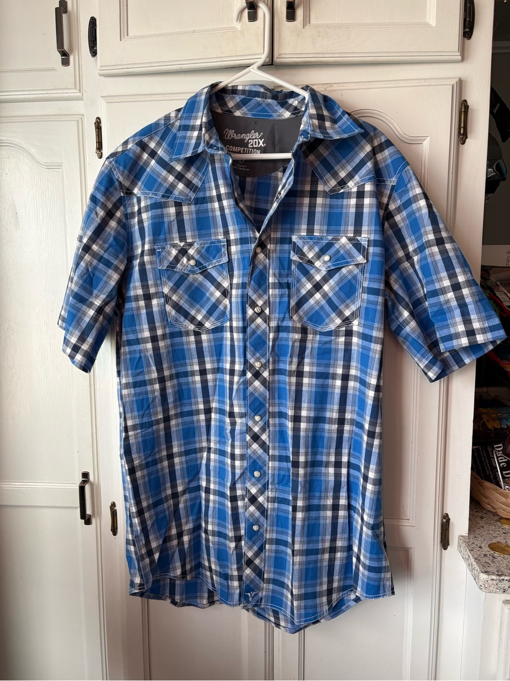 Wrangler Blue and White Plaid Short-Sleeve Button-Down Shirt